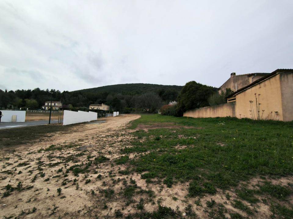 Terrain seul à Saint-Estève-Janson en Bouches-du-Rhône (13) de 301 m² à vendre au prix de 155000€ - 3