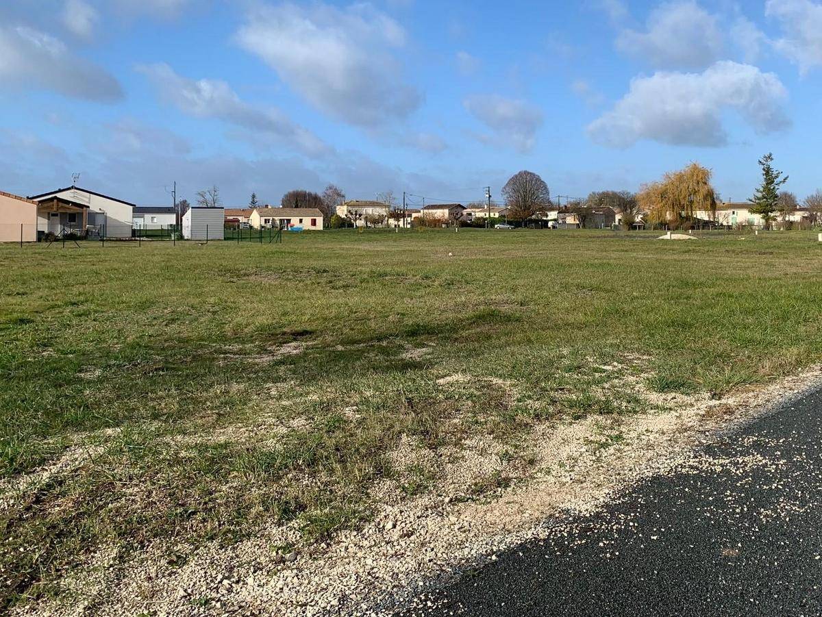 Terrain seul à Le Seure en Charente-Maritime (17) de 650 m² à vendre au prix de 19400€ - 2