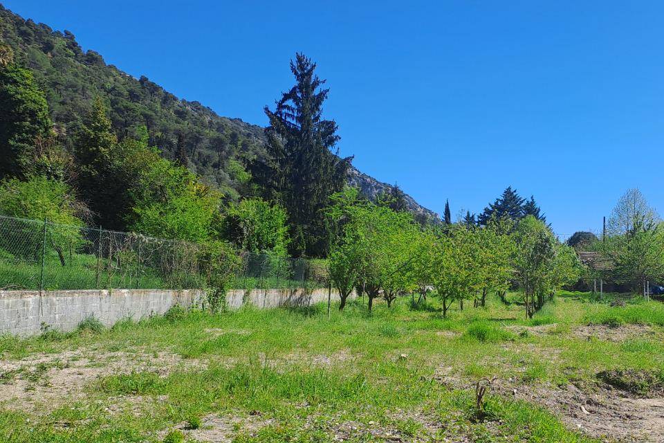 Terrain seul à Levens en Alpes-Maritimes (06) de 800 m² à vendre au prix de 210000€ - 1