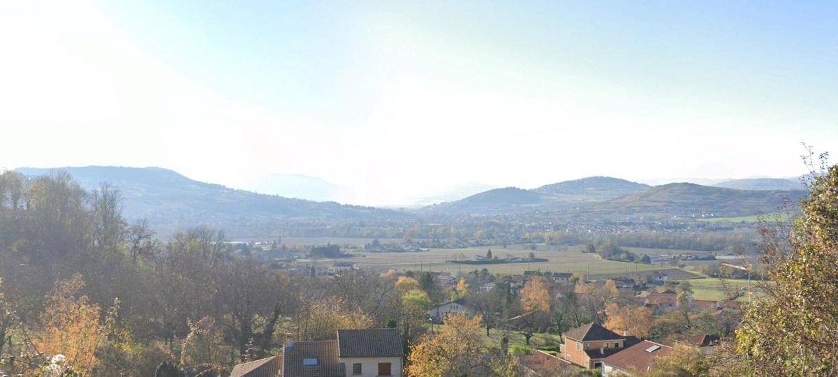 Terrain seul à Mirefleurs en Puy-de-Dôme (63) de 812 m² à vendre au prix de 120000€ - 3