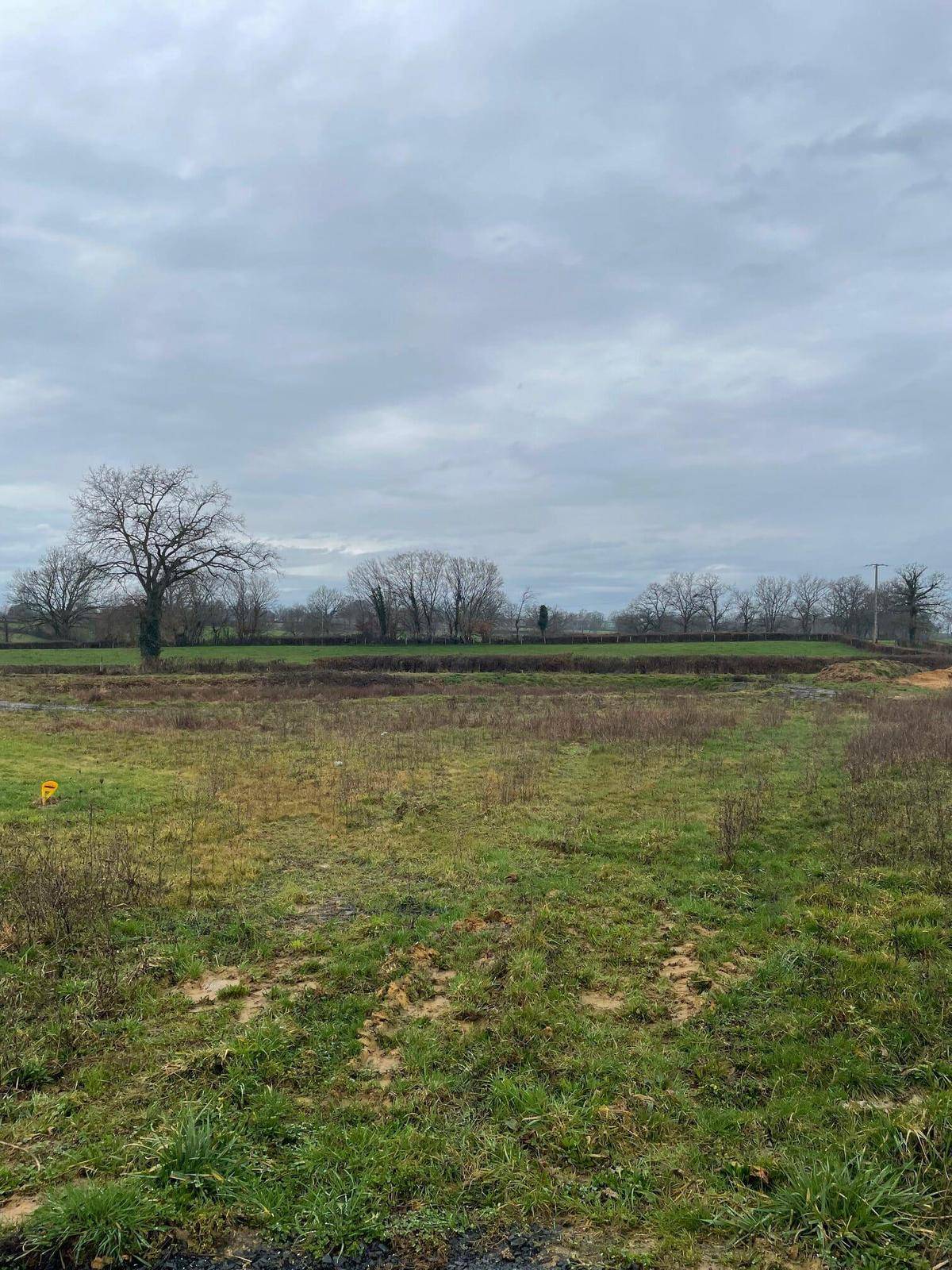 Terrain seul à Volesvres en Saône-et-Loire (71) de 993 m² à vendre au prix de 33762€