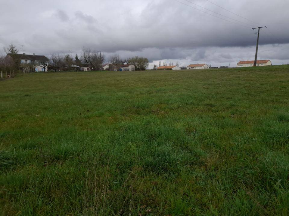 Terrain seul à Verteillac en Dordogne (24) de 1028 m² à vendre au prix de 13159€ - 2