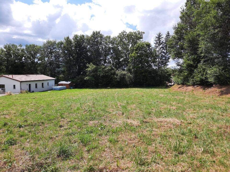Terrain seul à Aurillac en Cantal (15) de 982 m² à vendre au prix de 42000€ - 2