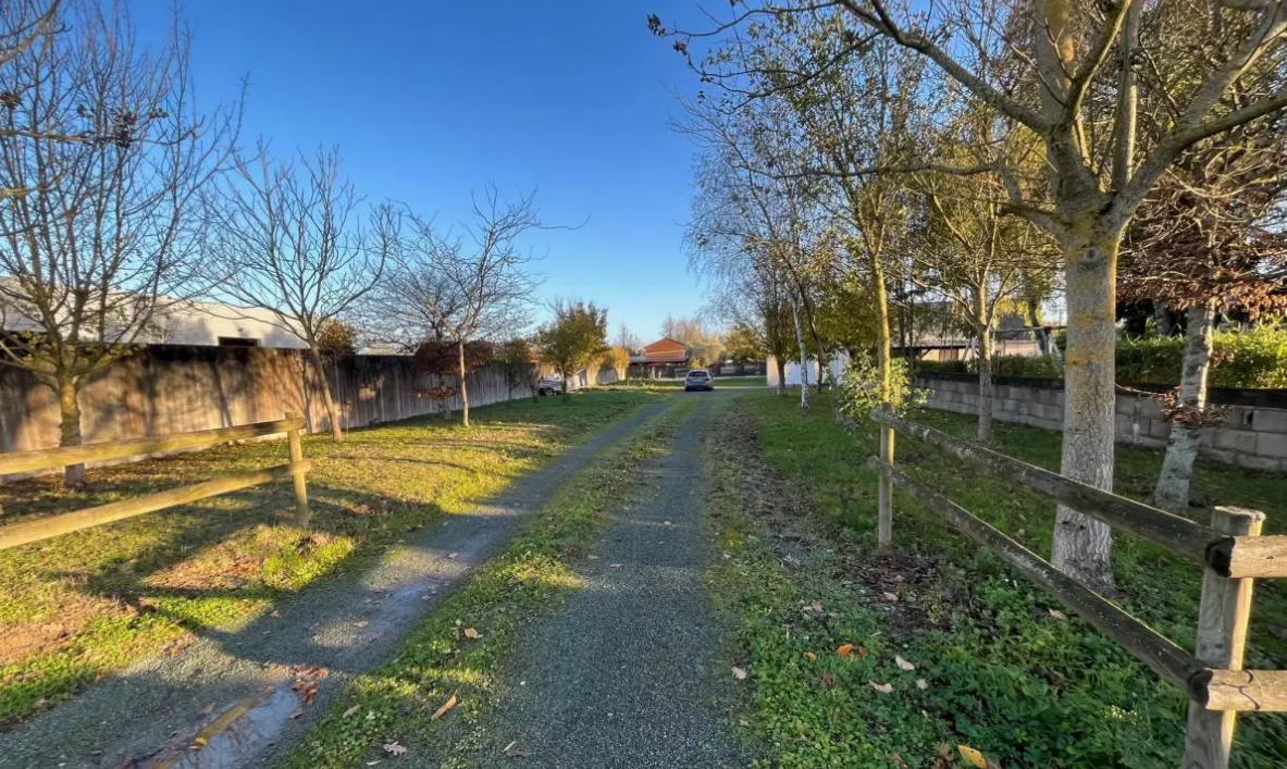 Terrain seul à Saint-Léger-de-Linières en Maine-et-Loire (49) de 550 m² à vendre au prix de 116500€
