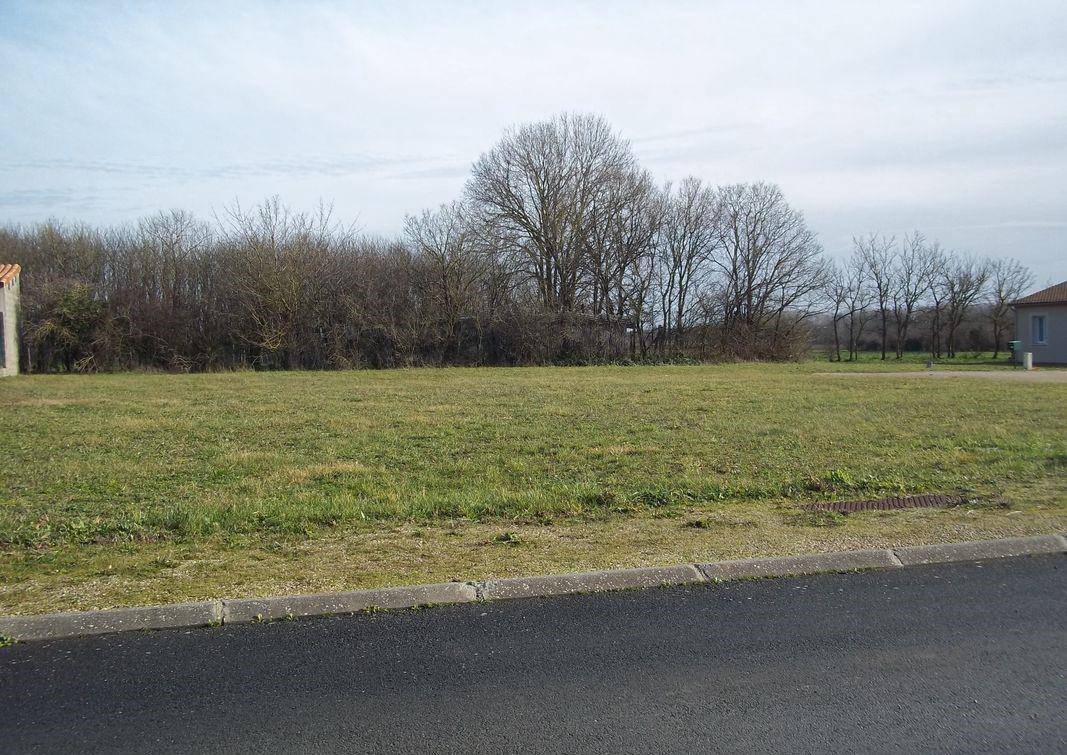 Terrain seul à Neuville-de-Poitou en Vienne (86) de 501 m² à vendre au prix de 45500€