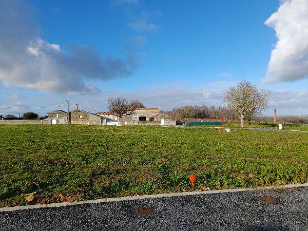 Terrain seul à Cherves-Richemont en Charente (16) de 388 m² à vendre au prix de 32151€
