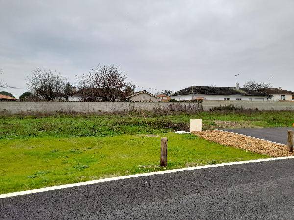 Terrain seul à Châteaubernard en Charente (16) de 413 m² à vendre au prix de 47800€ - 1
