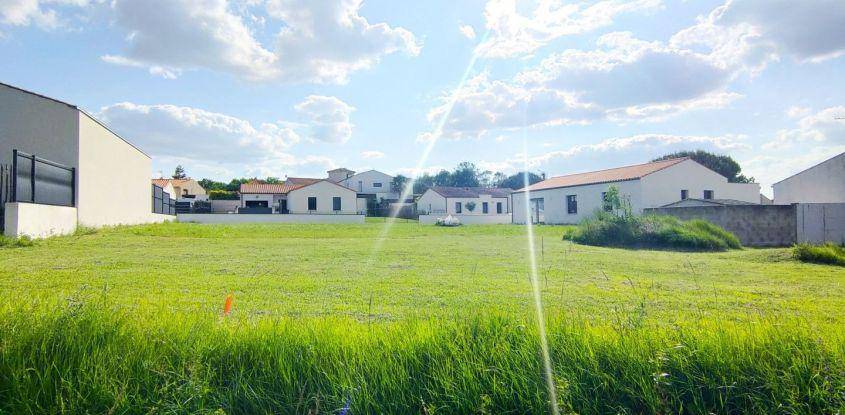 Terrain seul à Breuillet en Charente-Maritime (17) de 484 m² à vendre au prix de 120000€ - 1