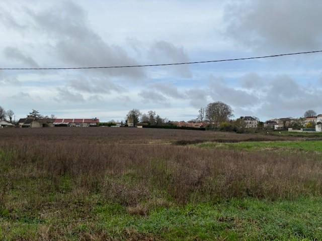 Terrain seul à Cozes en Charente-Maritime (17) de 376 m² à vendre au prix de 69000€ - 2