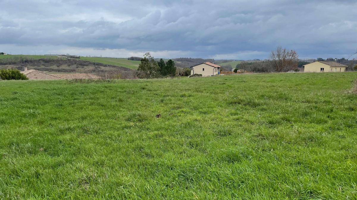 Terrain seul à Auvillar en Tarn-et-Garonne (82) de 1500 m² à vendre au prix de 44500€