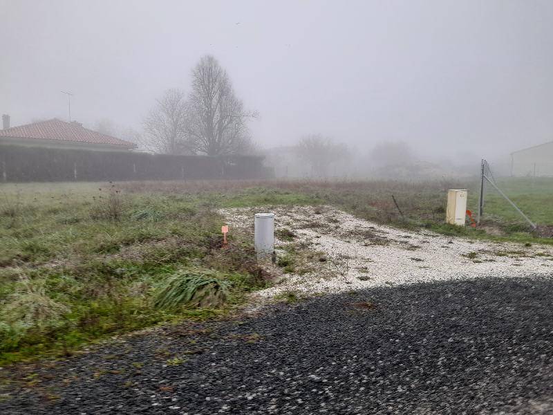 Terrain seul à Segonzac en Charente (16) de 1002 m² à vendre au prix de 55110€