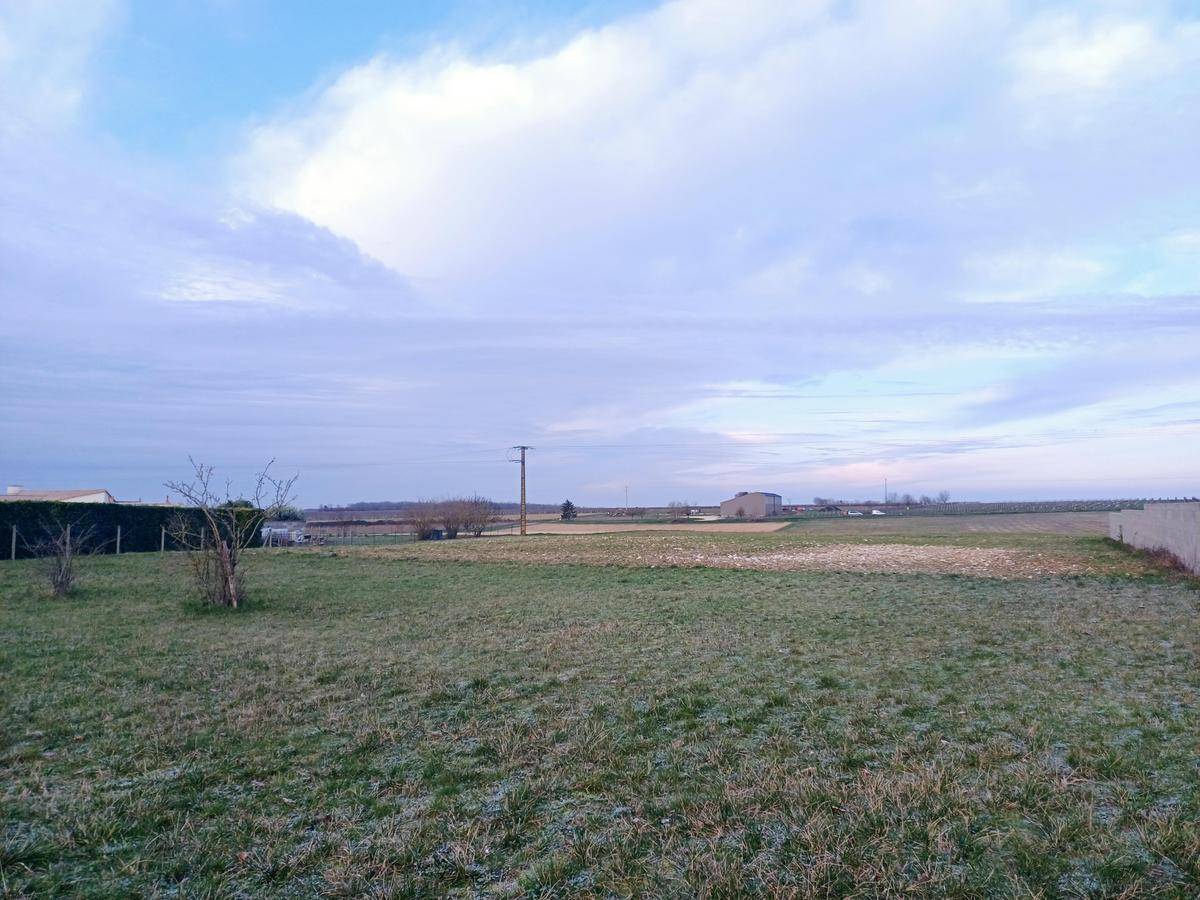 Terrain seul à Vaux-Rouillac en Charente (16) de 2333 m² à vendre au prix de 55000€ - 2