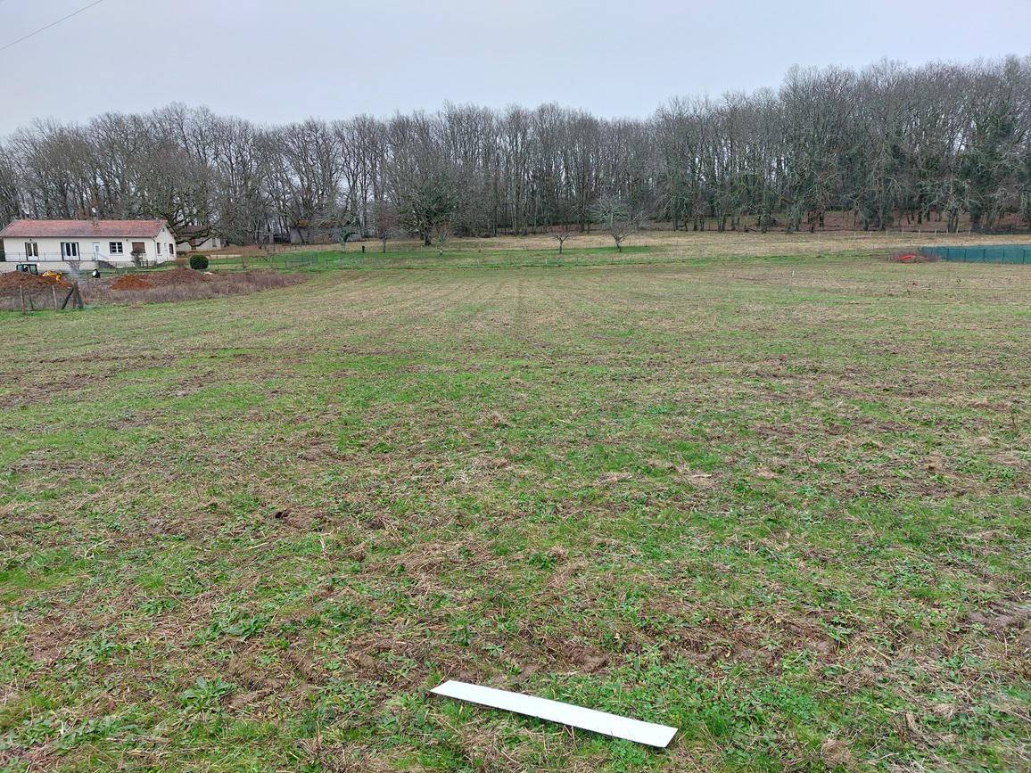 Terrain seul à Lalinde en Dordogne (24) de 1431 m² à vendre au prix de 27000€