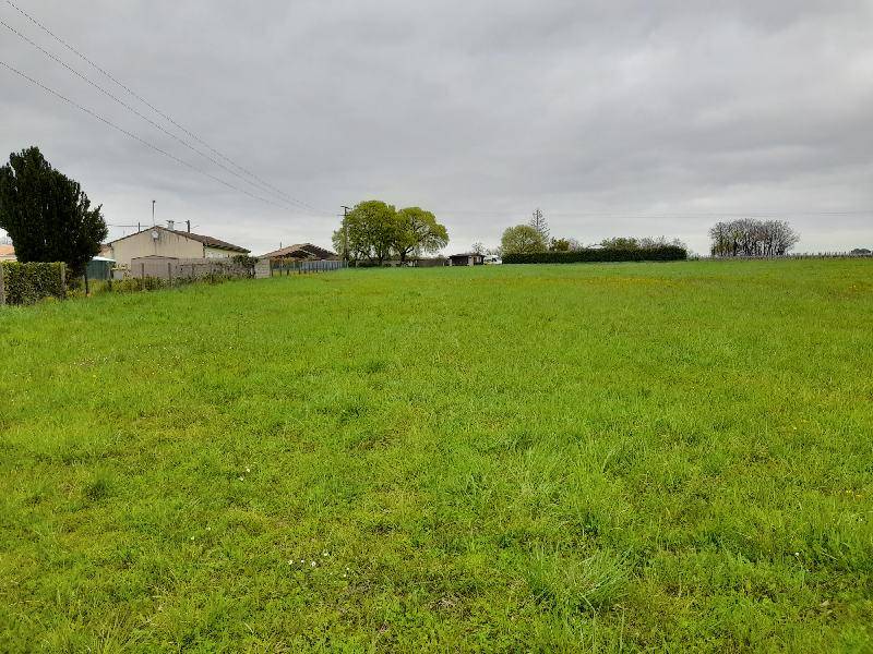 Terrain seul à Julienne en Charente (16) de 1485 m² à vendre au prix de 40000€ - 2