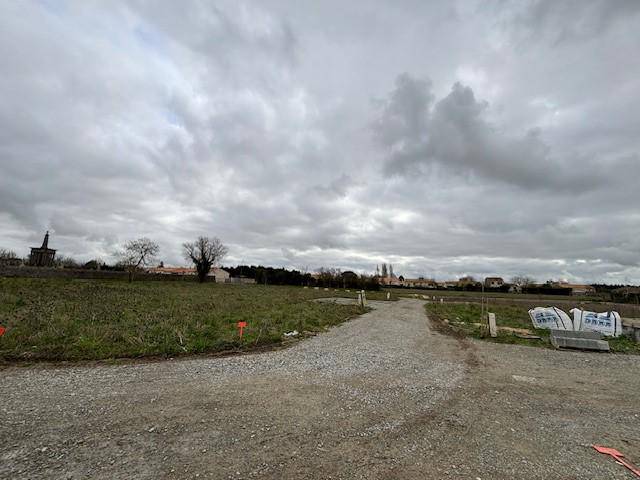 Terrain seul à Moëze en Charente-Maritime (17) de 600 m² à vendre au prix de 65500€ - 2