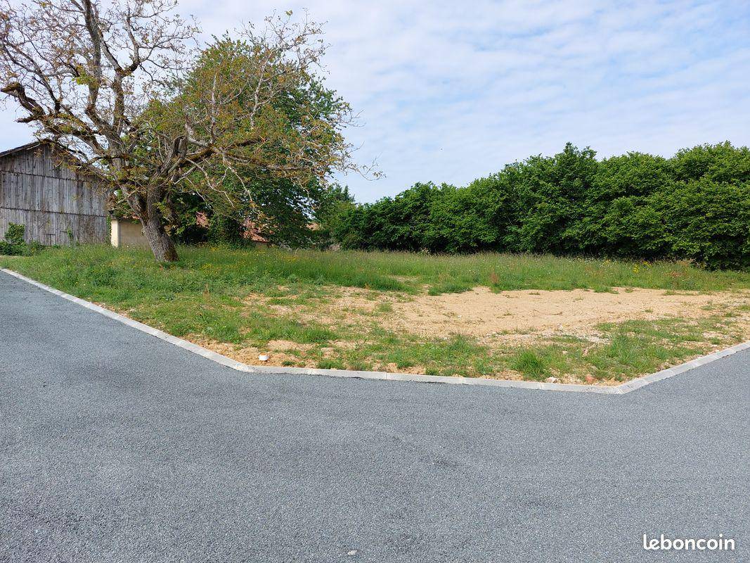 Terrain seul à Saint-Mayme-de-Péreyrol en Dordogne (24) de 1149 m² à vendre au prix de 30000€