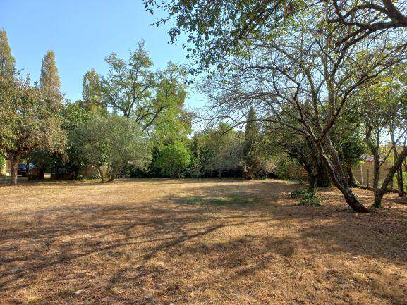 Terrain seul à Targon en Gironde (33) de 700 m² à vendre au prix de 89500€