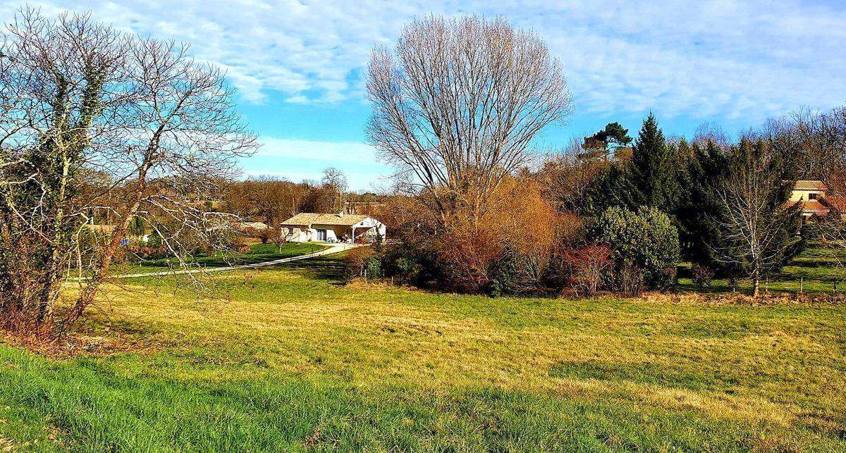 Terrain seul à Mensignac en Dordogne (24) de 1466 m² à vendre au prix de 37000€
