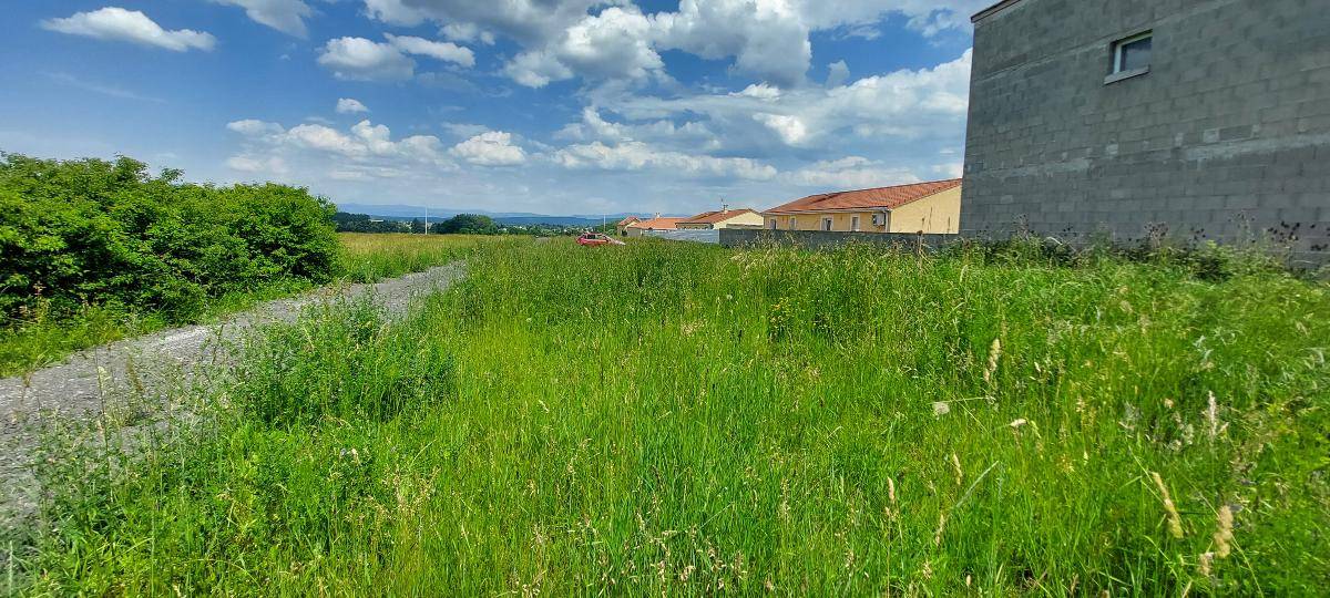 Terrain seul à Vertaizon en Puy-de-Dôme (63) de 745 m² à vendre au prix de 80000€ - 4