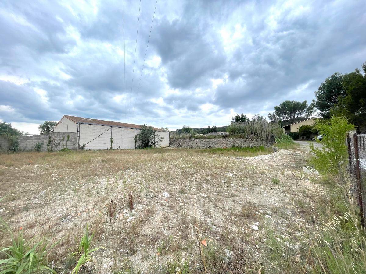 Terrain seul à Caumont-sur-Durance en Vaucluse (84) de 808 m² à vendre au prix de 190000€ - 2