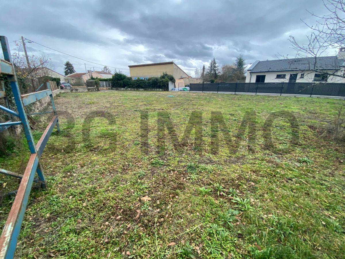 Terrain seul à Lezoux en Puy-de-Dôme (63) de 584 m² à vendre au prix de 69300€ - 3