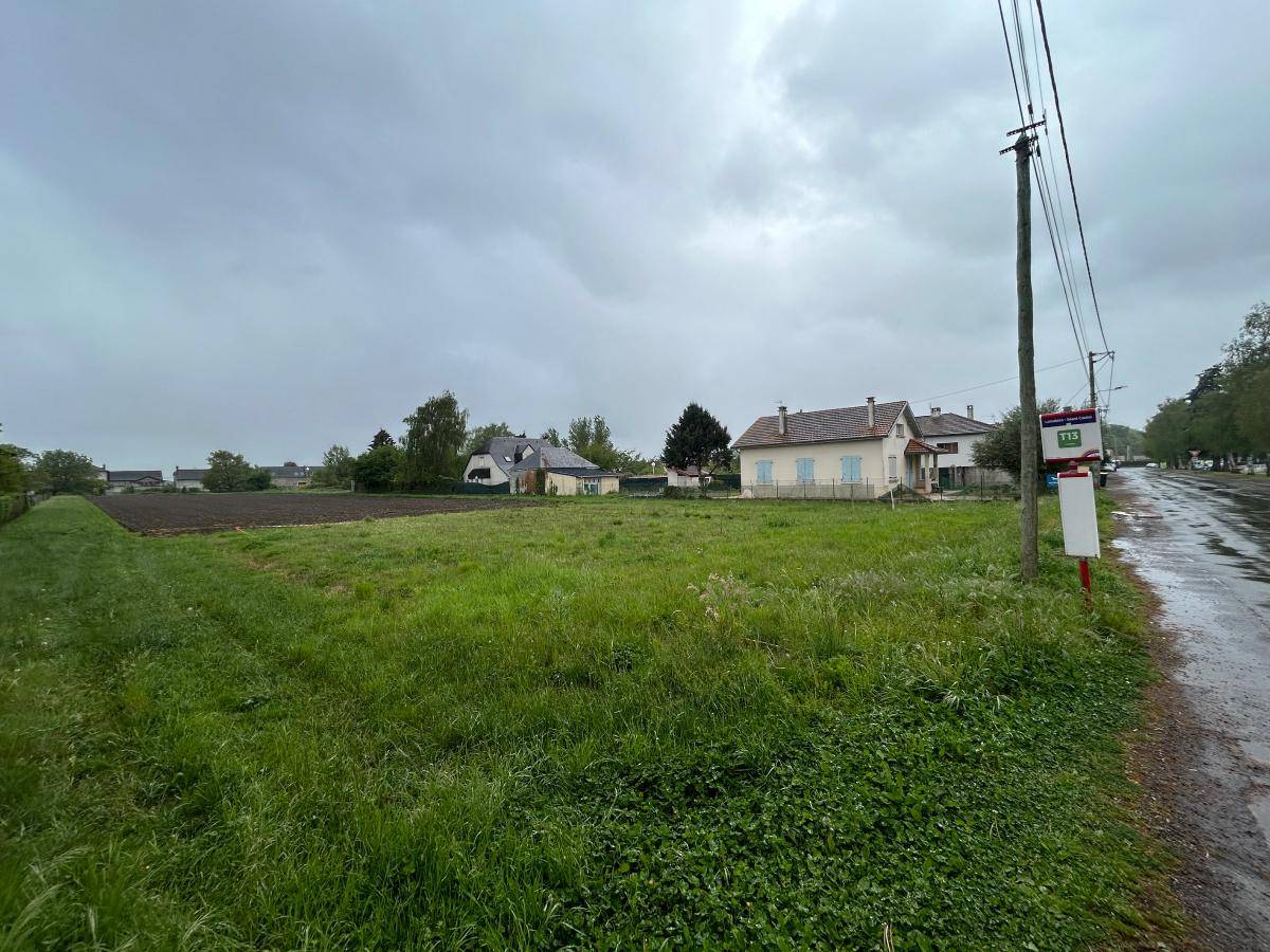 Terrain seul à Laloubère en Hautes-Pyrénées (65) de 800 m² à vendre au prix de 63000€ - 2