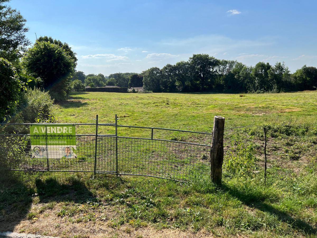 Terrain seul à Lesterps en Charente (16) de 7581 m² à vendre au prix de 32400€ - 3