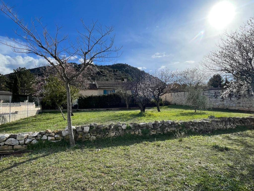 Terrain seul à Robion en Vaucluse (84) de 620 m² à vendre au prix de 230000€ - 2