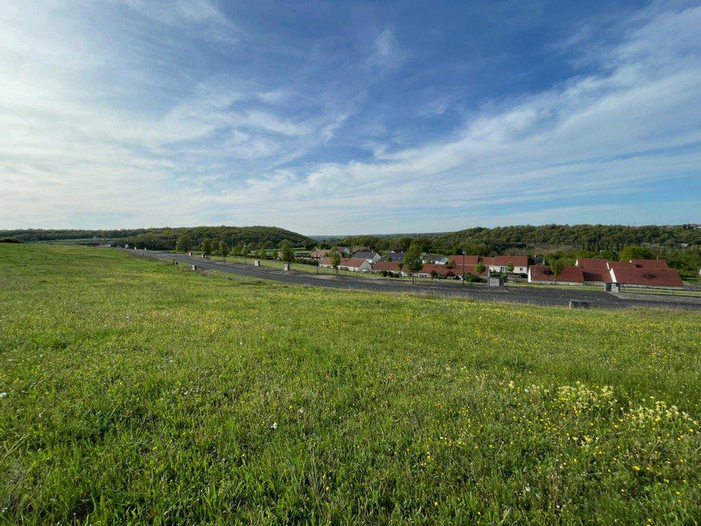 Terrain seul à Châteauroux en Indre (36) de 710 m² à vendre au prix de 26519€ - 2