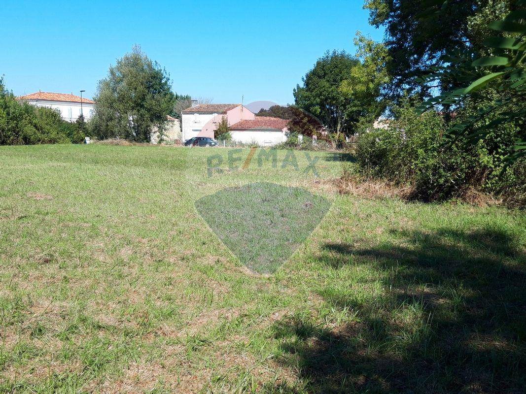 Terrain seul à Nantillé en Charente-Maritime (17) de 768 m² à vendre au prix de 15000€ - 3