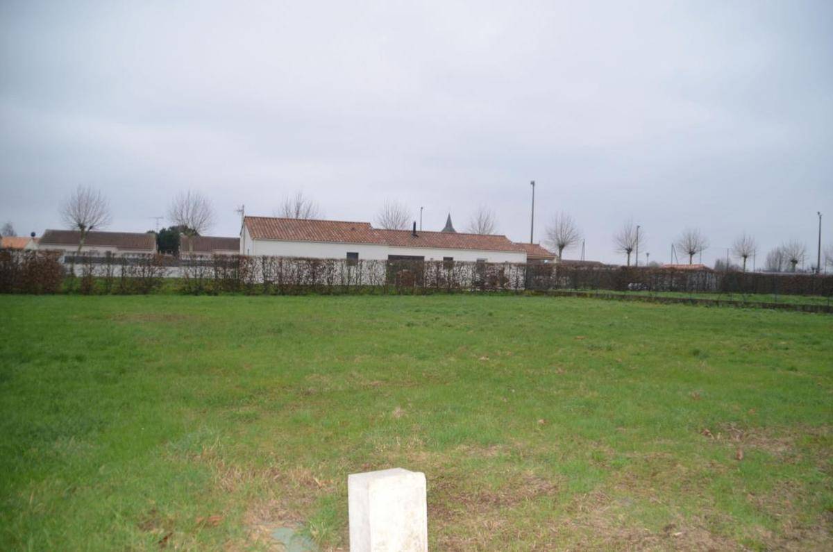 Terrain seul à Saint-Maurice-des-Noues en Vendée (85) de 723 m² à vendre au prix de 15300€ - 2