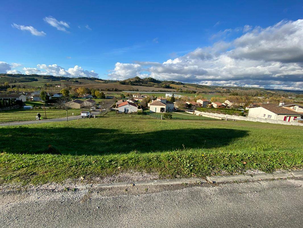 Terrain seul à Cazes-Mondenard en Tarn-et-Garonne (82) de 1097 m² à vendre au prix de 20445€ - 1