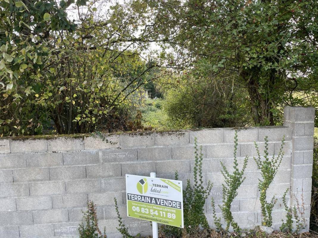 Terrain seul à Saint-Doulchard en Cher (18) de 700 m² à vendre au prix de 55000€ - 1