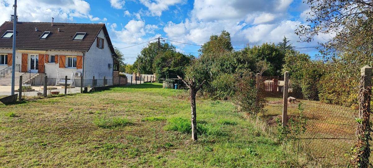 Terrain seul à Mehun-sur-Yèvre en Cher (18) de 730 m² à vendre au prix de 29500€ - 4