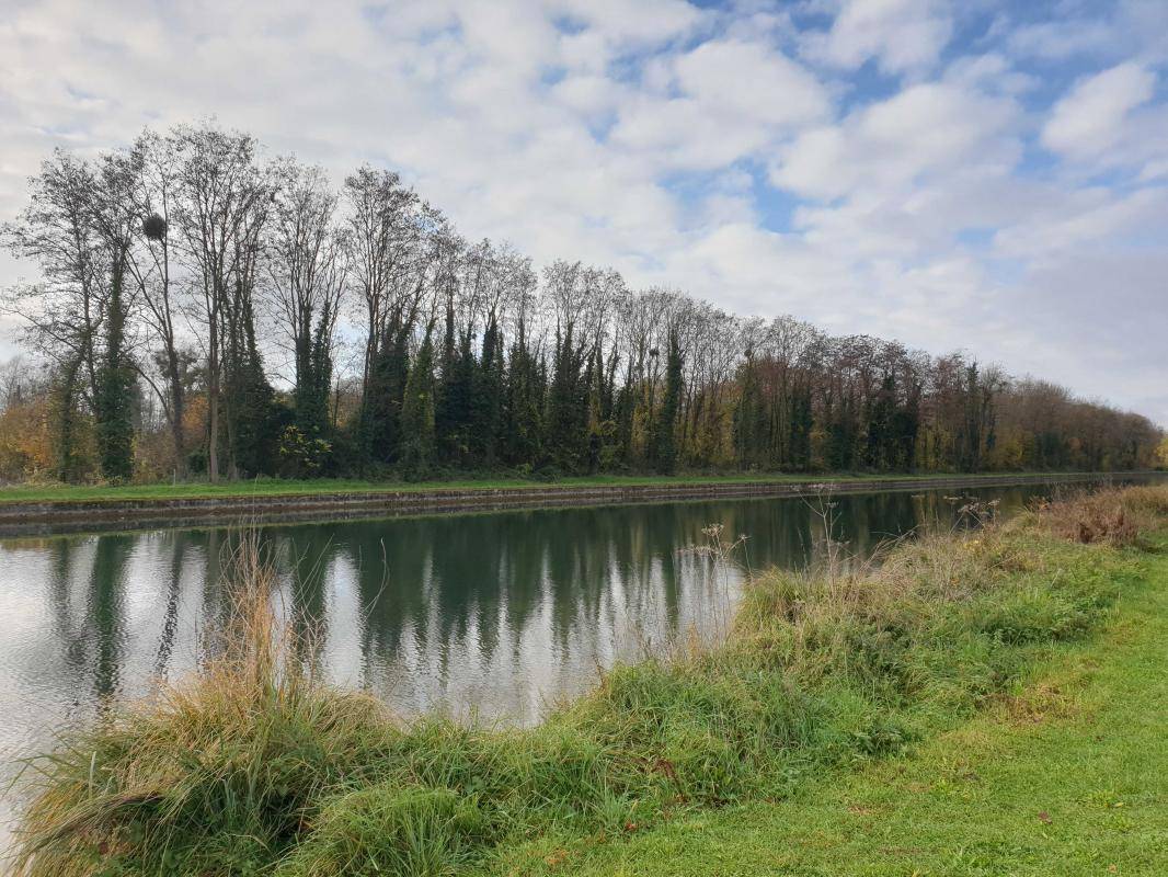 Terrain seul à Brienon-sur-Armançon en Yonne (89) de 853 m² à vendre au prix de 36000€