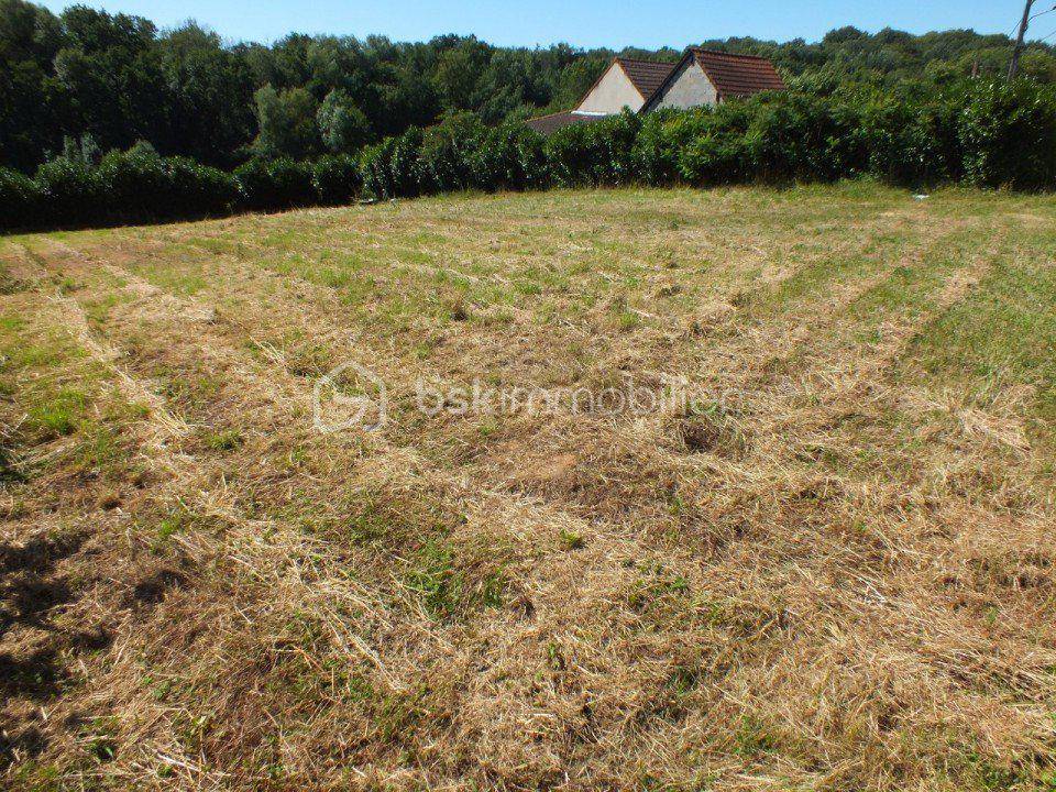 Terrain seul à Lindry en Yonne (89) de 1000 m² à vendre au prix de 35000€ - 2