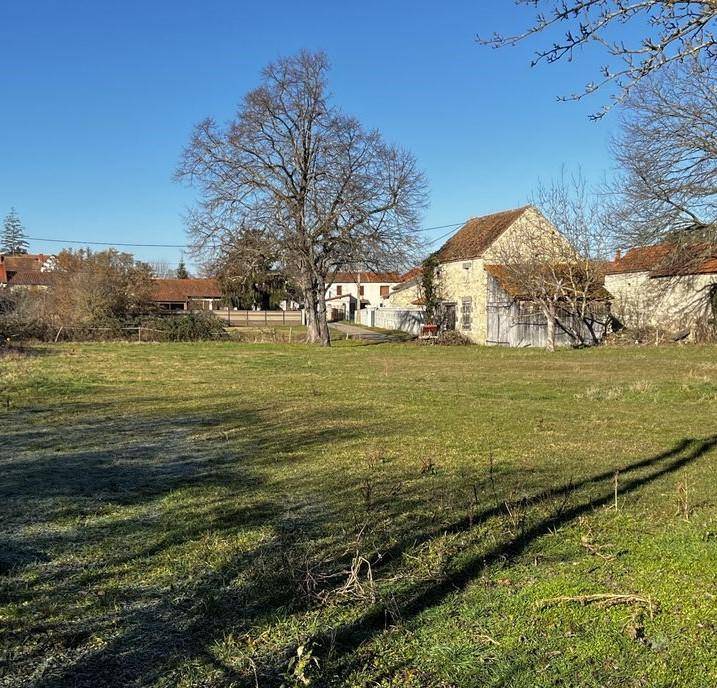 Terrain seul à Bussières-et-Pruns en Puy-de-Dôme (63) de 908 m² à vendre au prix de 50500€ - 1