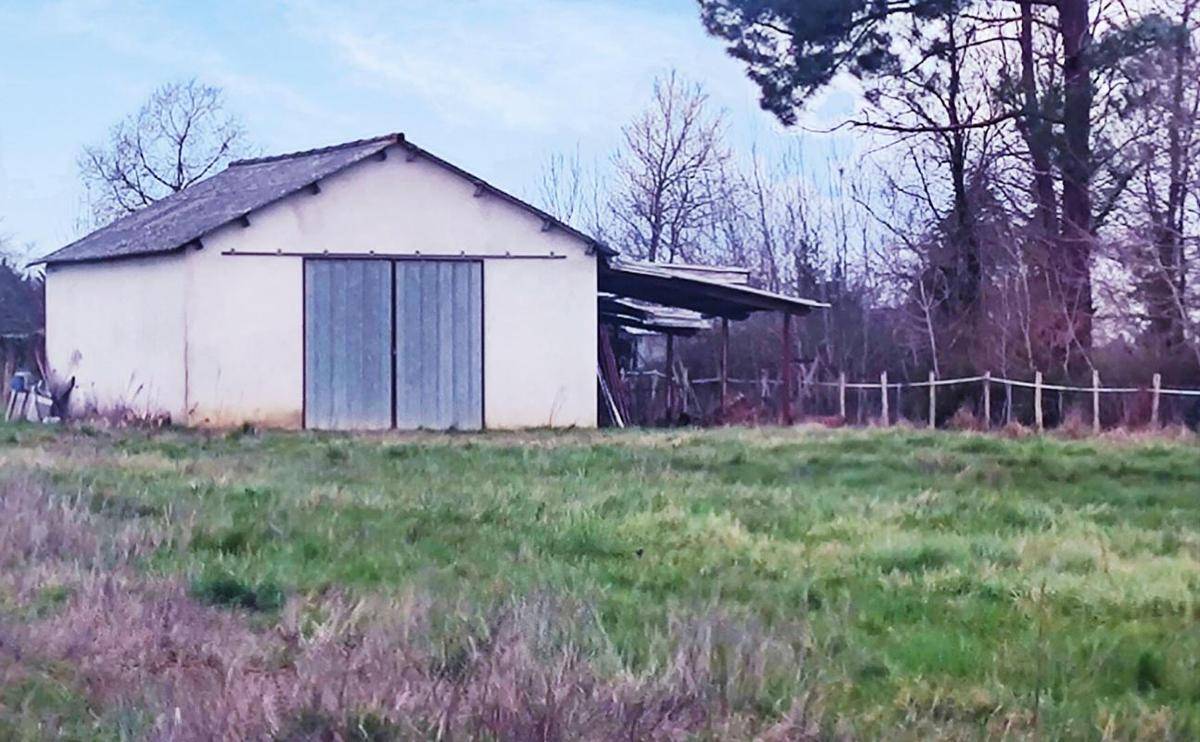 Terrain seul à Montpon-Ménestérol en Dordogne (24) de 7334 m² à vendre au prix de 169600€ - 2