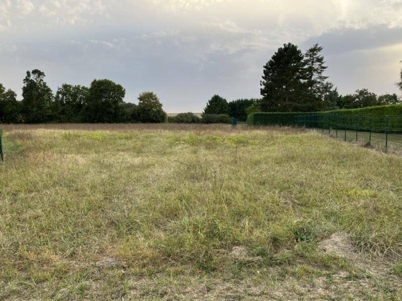 Terrain seul à Loulay en Charente-Maritime (17) de 3936 m² à vendre au prix de 42000€ - 3