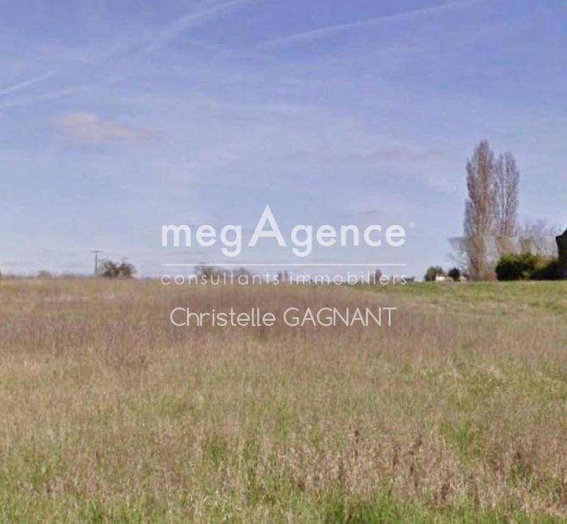 Terrain seul à Chaniers en Charente-Maritime (17) de 674 m² à vendre au prix de 61400€