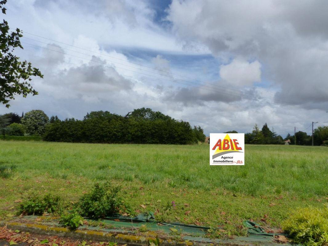 Terrain seul à Rives-d'Autise en Vendée (85) de 671 m² à vendre au prix de 26400€