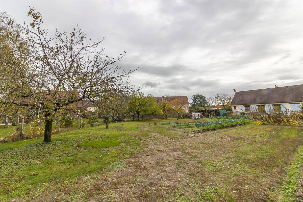 Terrain seul à Selles-Saint-Denis en Loir-et-Cher (41) de 950 m² à vendre au prix de 41990€ - 2