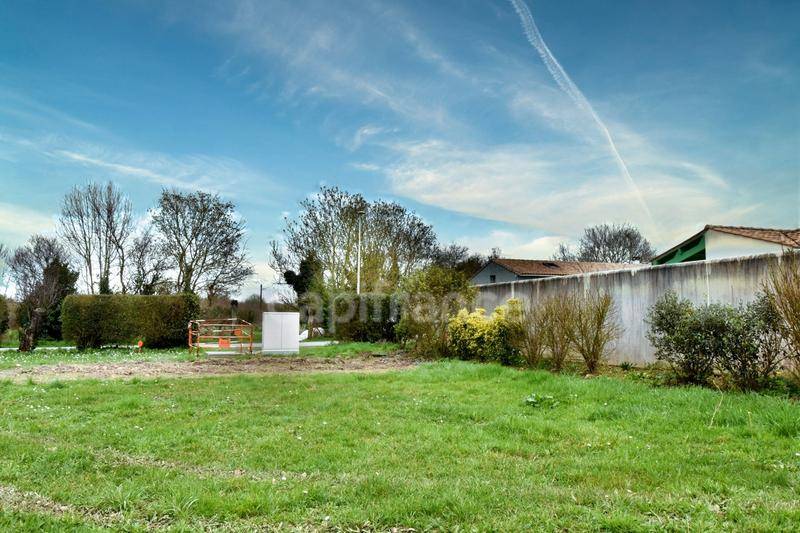 Terrain seul à Vérines en Charente-Maritime (17) de 296 m² à vendre au prix de 78000€ - 3