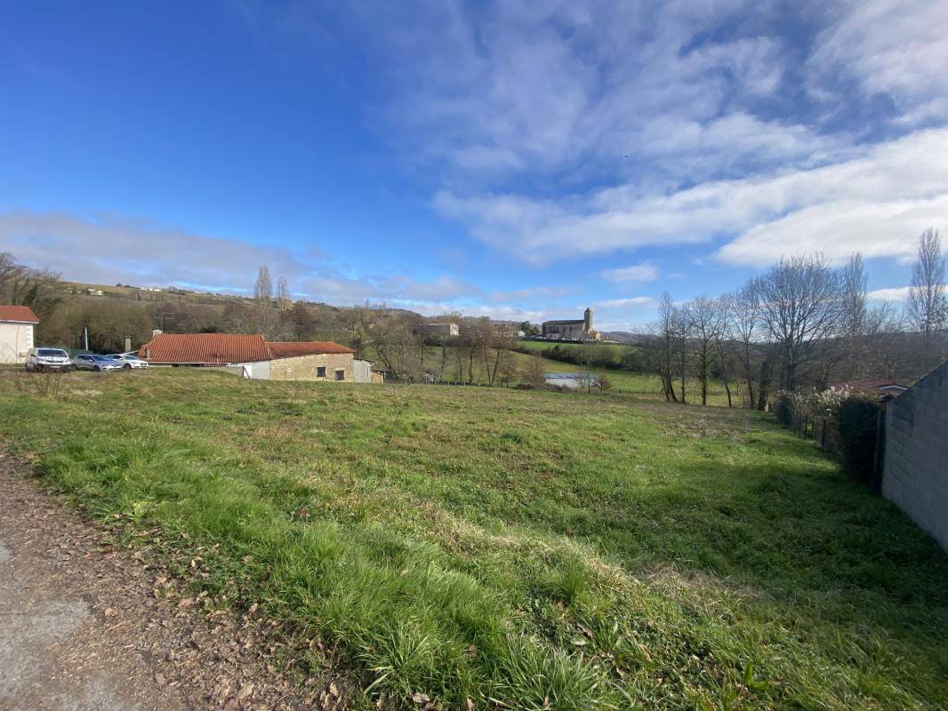 Terrain seul à Lannux en Gers (32) de 2165 m² à vendre au prix de 28000€ - 2