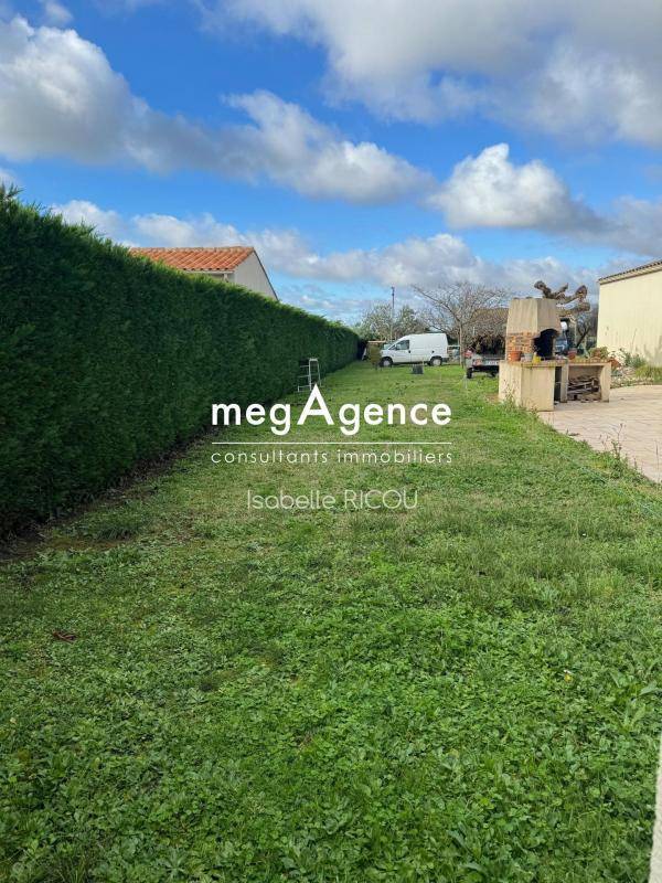Terrain seul à Saint-Just-Luzac en Charente-Maritime (17) de 700 m² à vendre au prix de 79990€ - 1