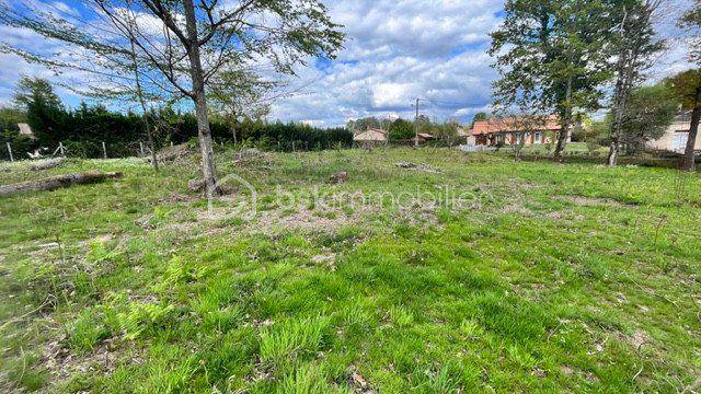 Terrain seul à Creysse en Dordogne (24) de 4317 m² à vendre au prix de 99474€
