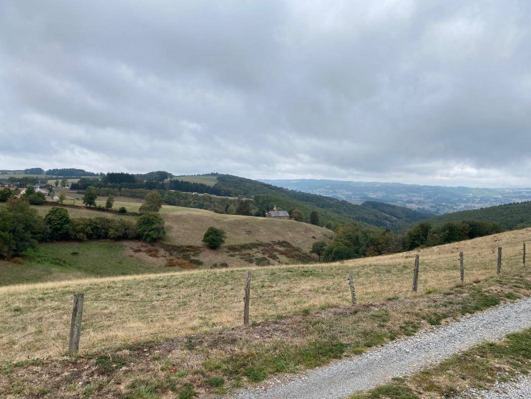 Terrain seul à Montsalvy en Cantal (15) de 841 m² à vendre au prix de 20000€ - 2