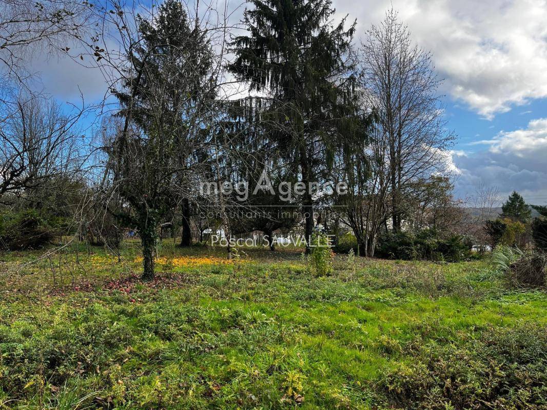 Terrain seul à Boulazac Isle Manoire en Dordogne (24) de 2000 m² à vendre au prix de 74000€