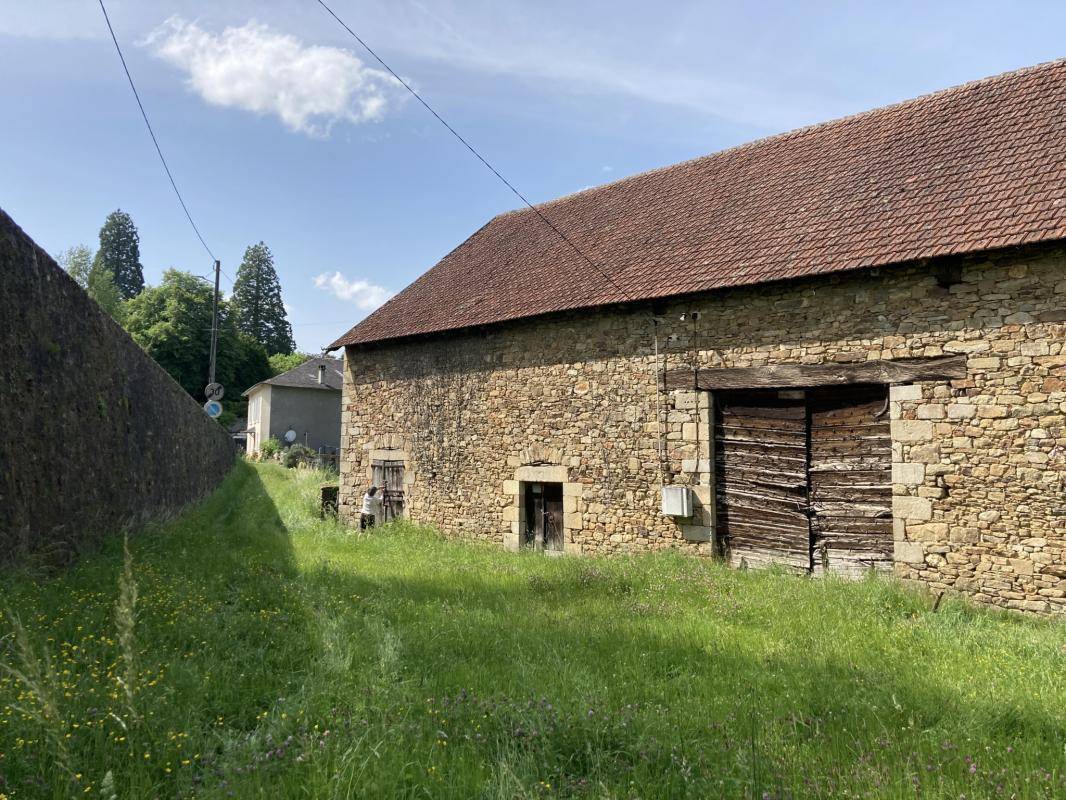 Terrain seul à Châteauneuf-la-Forêt en Haute-Vienne (87) de 12327 m² à vendre au prix de 66000€ - 2