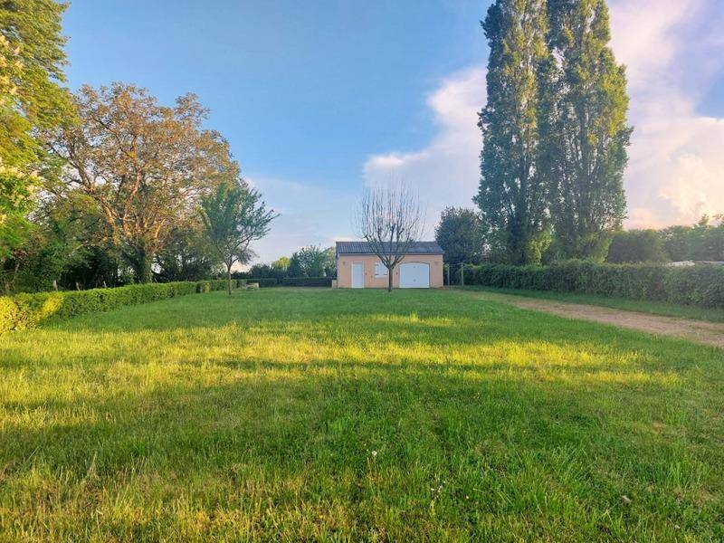 Terrain seul à Saint-Amand-en-Puisaye en Nièvre (58) de 1357 m² à vendre au prix de 75000€ - 1